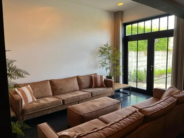 La Petite Fleur Nyaraló